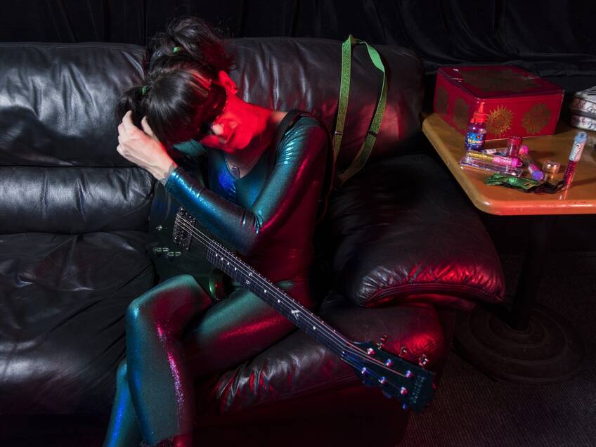 samantha bennett vance guitars bare knuckle pickups